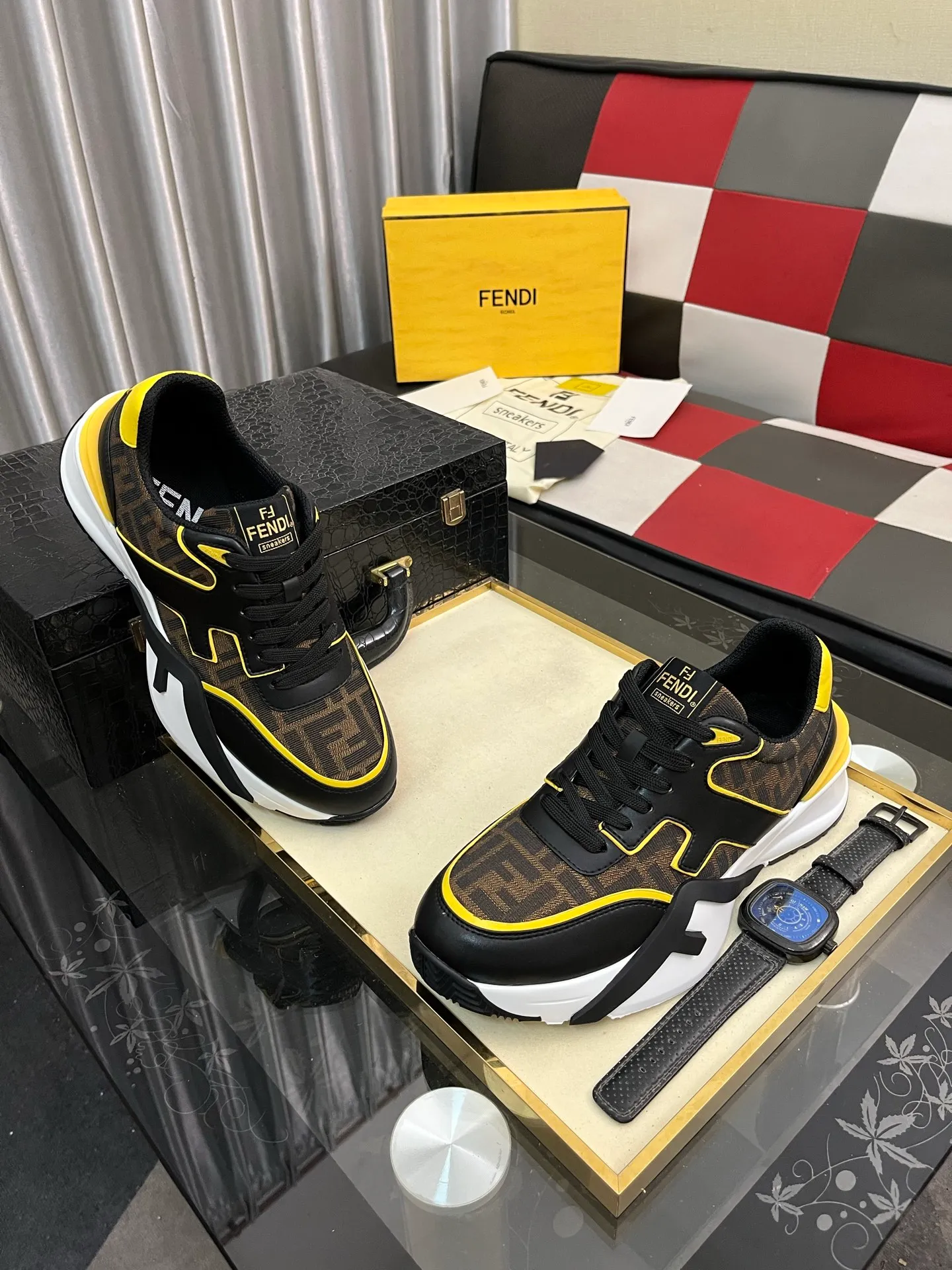 Men's men's shoes 💰560⌚️⌚️FENDI.•FENDI unique modern style sneakers. Counter purchasing🏃casual shoes😍😍 Original breathable fly-knit mesh imported from Italy (refuses to discolor and abrade feet) soles: Original soles specially provided by the original factory, super cool😍 French lazy style design ⚠️ Original quality, super comfortable and wear-resistant original soles. Code number: 38-442️⃣Colors available